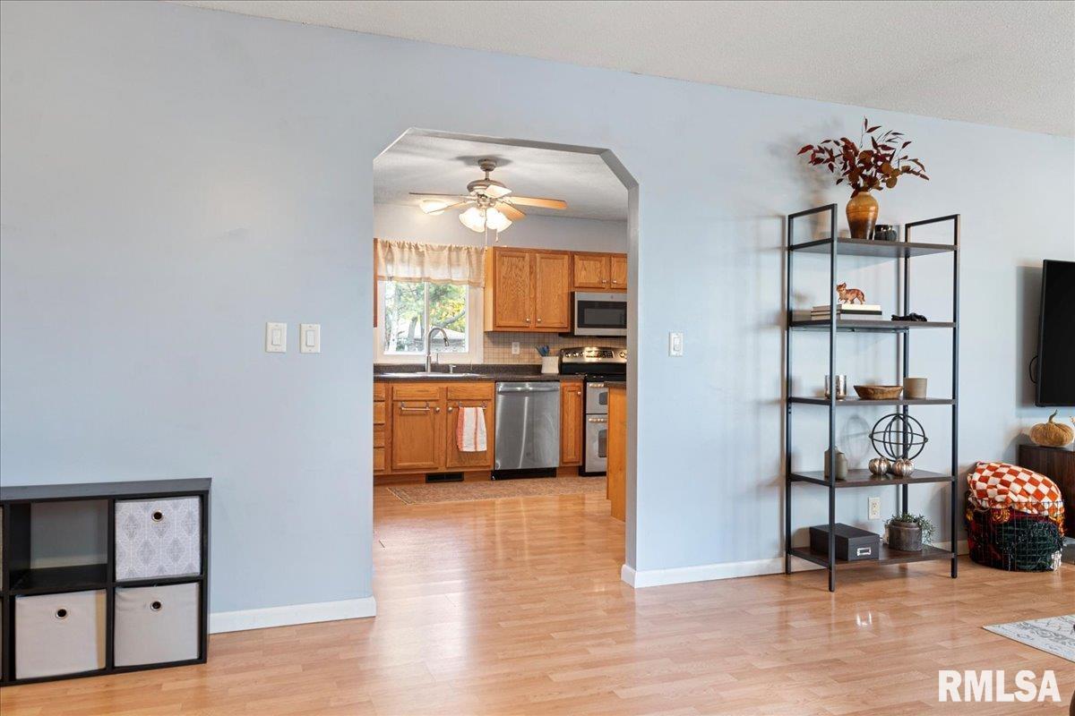 619 East Main Street Rochester, IL 62563 - Photo 8 of 54