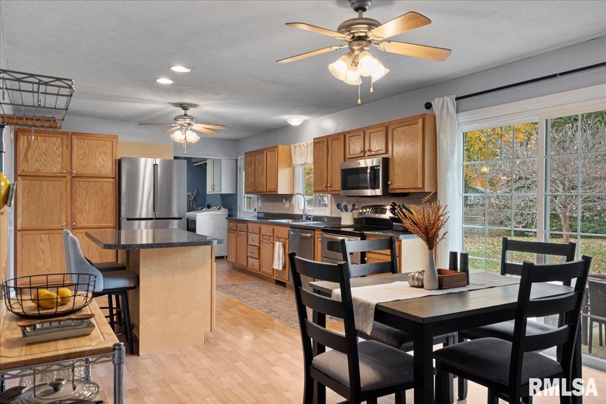 619 East Main Street Rochester, IL 62563 - Photo 9 of 54