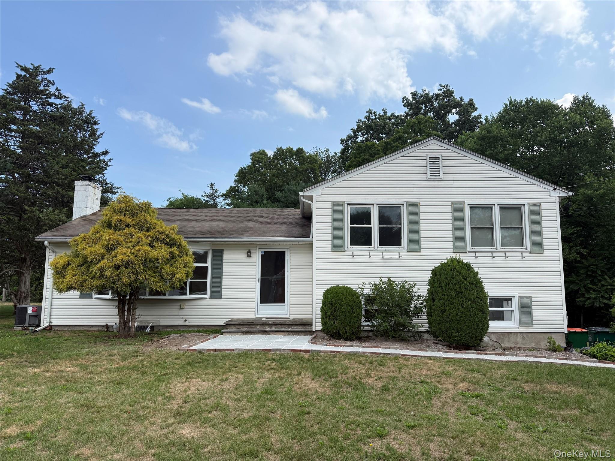 36 Greenvale Farms Road Poughkeepsie, NY 12603 - Photo 2 of 18