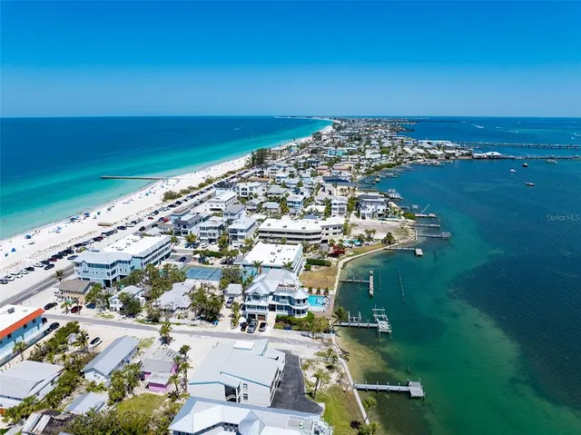 $775,000 | 901 Gulf Drive South, Unit 14, Bradenton Beach, FL 34217