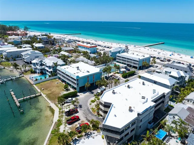 $775,000 | 901 Gulf Drive South, Unit 14, Bradenton Beach, FL 34217