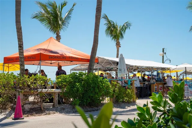 $775,000 | 901 Gulf Drive South, Unit 14, Bradenton Beach, FL 34217