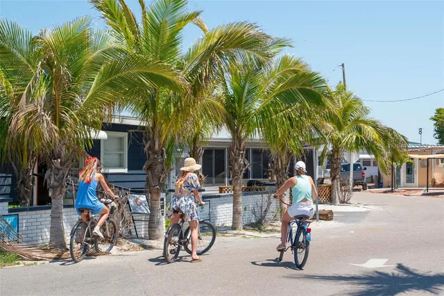 $775,000 | 901 Gulf Drive South, Unit 14, Bradenton Beach, FL 34217