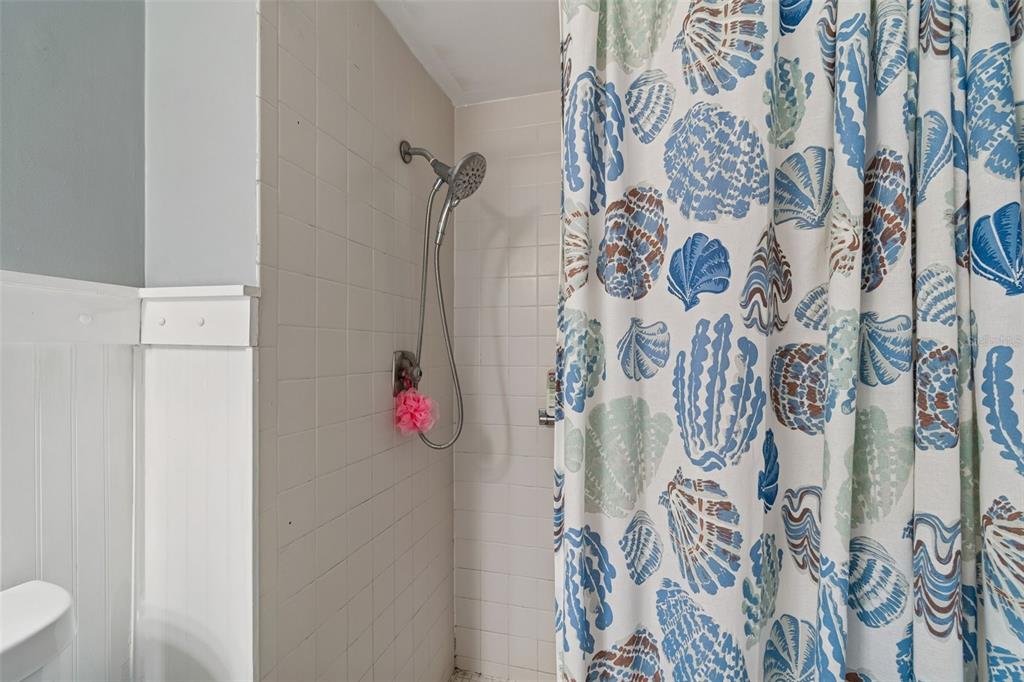 2618 Cedar View Court, Unit 95B Clearwater, FL 33761 - Photo 18 of 43 a bathroom with a shower curtain