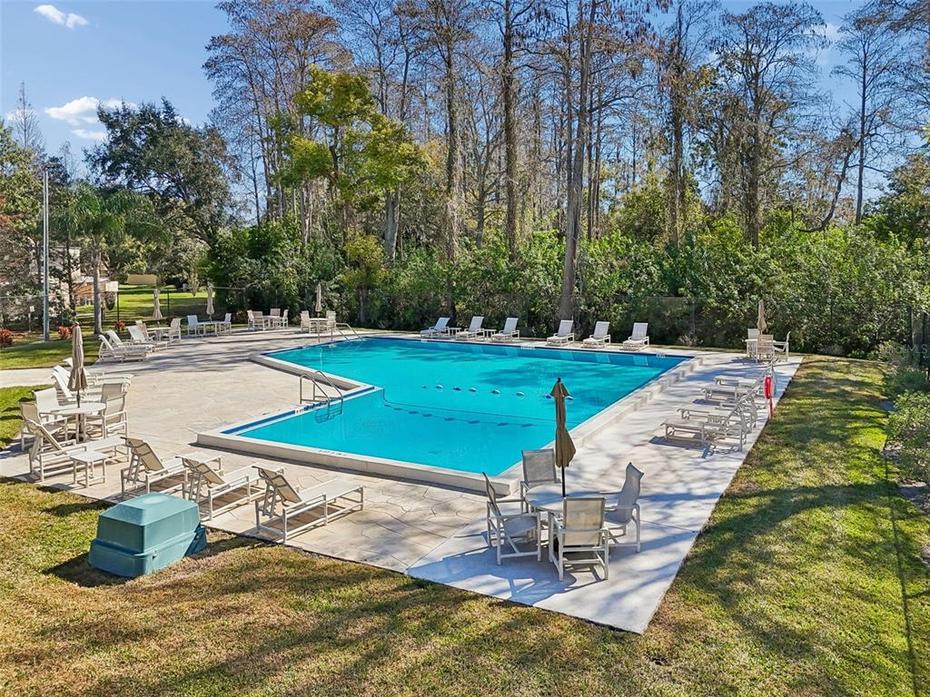 2618 Cedar View Court, Unit 95B Clearwater, FL 33761 - Photo 41 of 43 a view of a backyard with sitting area