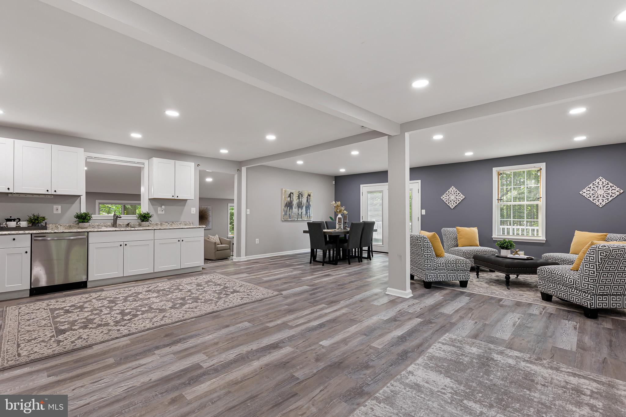 202 Welsh Tract Road Newark, DE 19702 - Photo 4 of 20 Spacious modern living area awaits you.