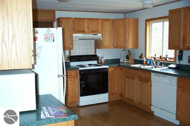 5761 Esmond Road Hale, MI 48739 - Photo 3 of 8 1753253-2.JPG