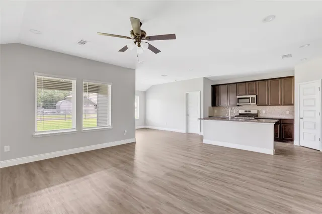 $2,400 | 214 Kickapoo Drive, Anahuac, TX 77514