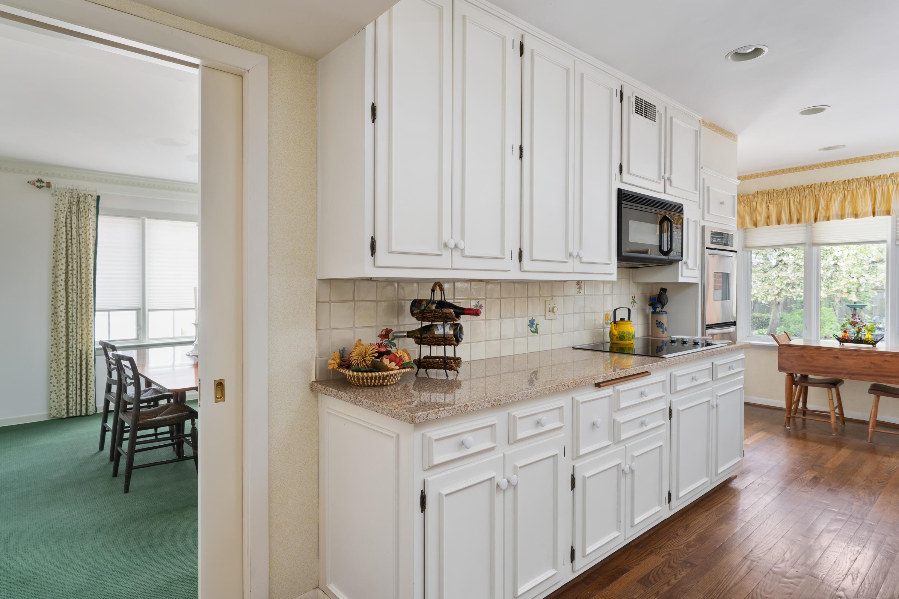 1951 Beverly Road Columbus, OH 43221 - Photo 20 of 48 Kitchen