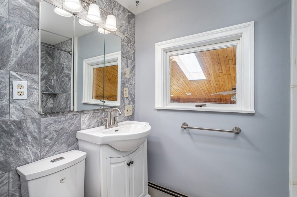12 Middlesex Avenue Worcester, MA 01604 - Photo 17 of 36