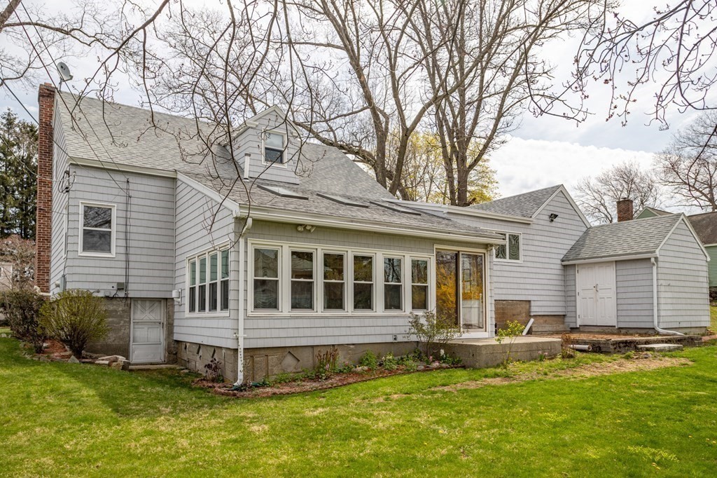 12 Middlesex Avenue Worcester, MA 01604 - Photo 2 of 36