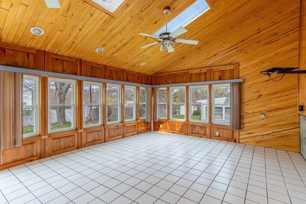 12 Middlesex Avenue Worcester, MA 01604 - Photo 22 of 36