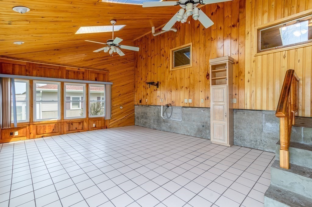 12 Middlesex Avenue Worcester, MA 01604 - Photo 24 of 36