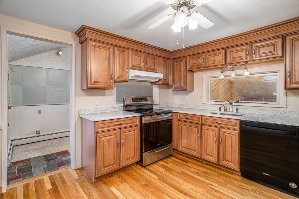 12 Middlesex Avenue Worcester, MA 01604 - Photo 3 of 36