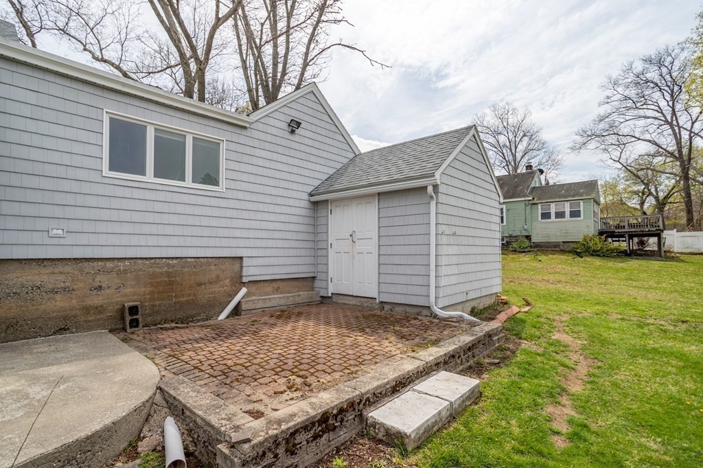 12 Middlesex Avenue Worcester, MA 01604 - Photo 33 of 36