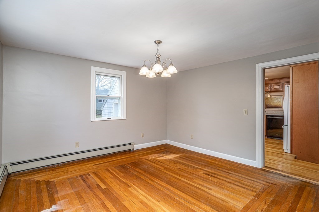 12 Middlesex Avenue Worcester, MA 01604 - Photo 6 of 36