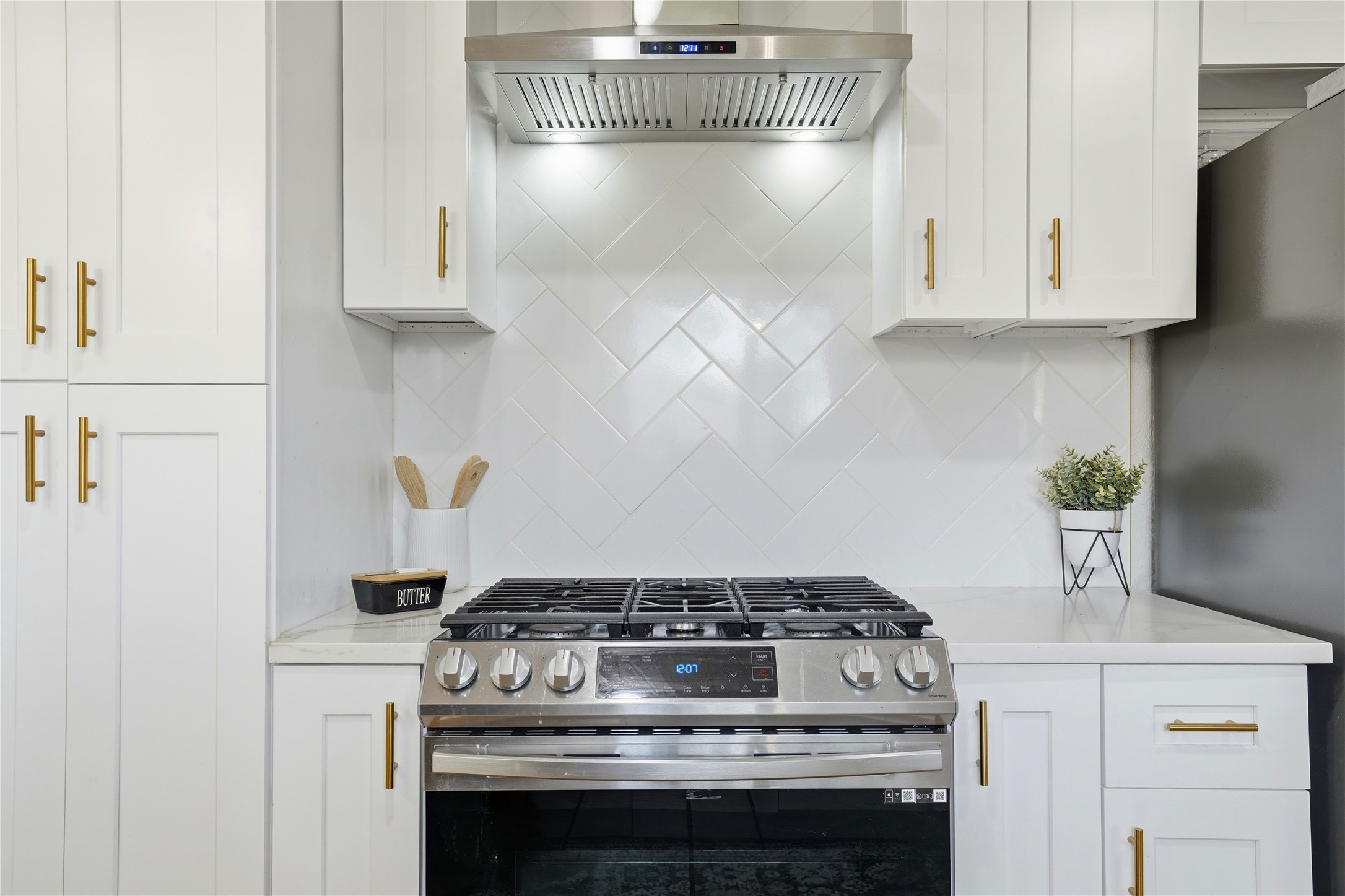 15614 Rill Lane Houston, TX 77062 - Photo 19 of 35 Gas Stove