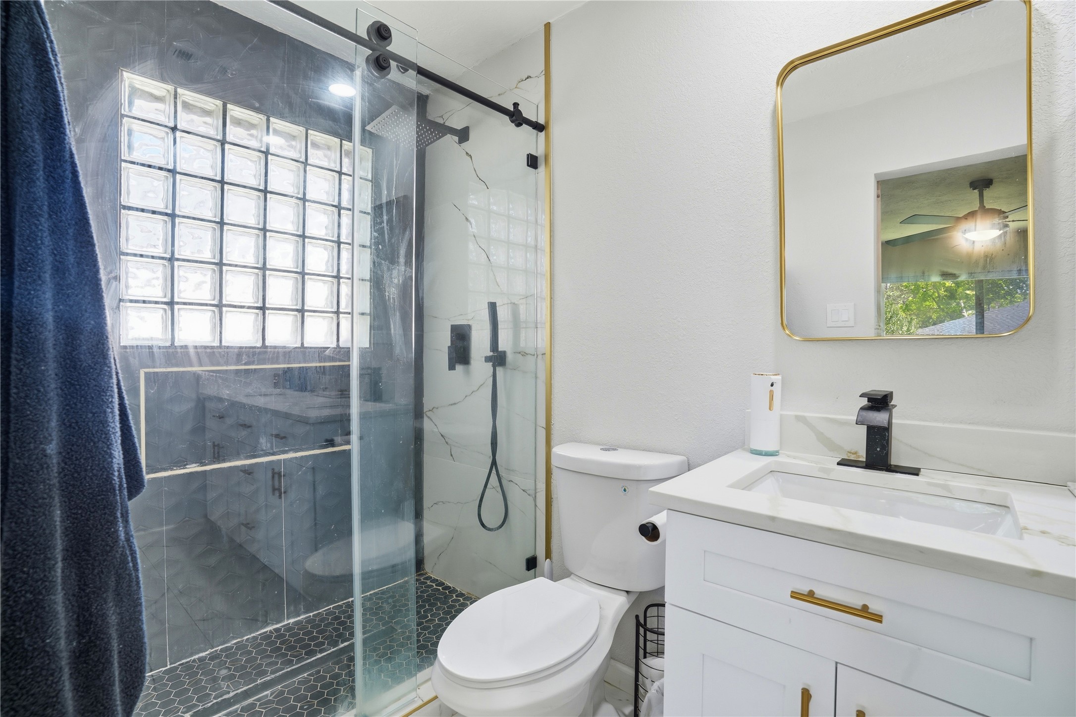 15614 Rill Lane Houston, TX 77062 - Photo 28 of 35 Shower in Primary Bathroom
