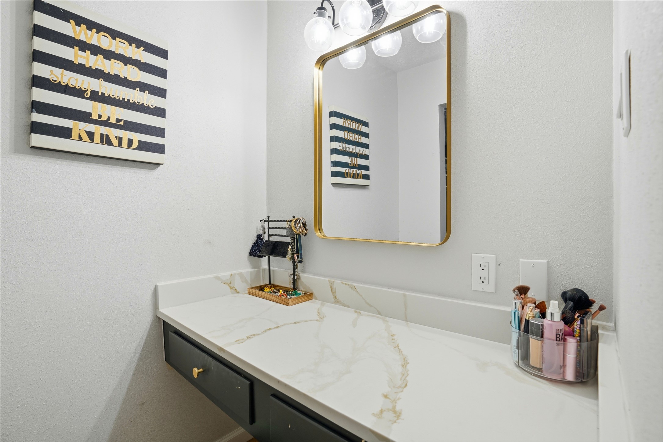 15614 Rill Lane Houston, TX 77062 - Photo 29 of 35 Builtin Vanity area