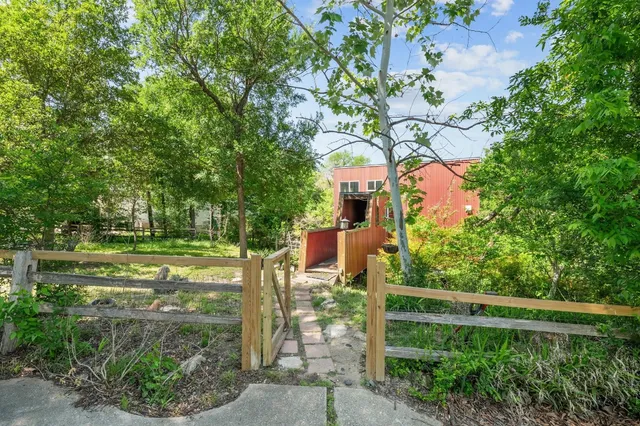 $999,000 | 20 North Peak Road, West Lake Hills, TX 78746