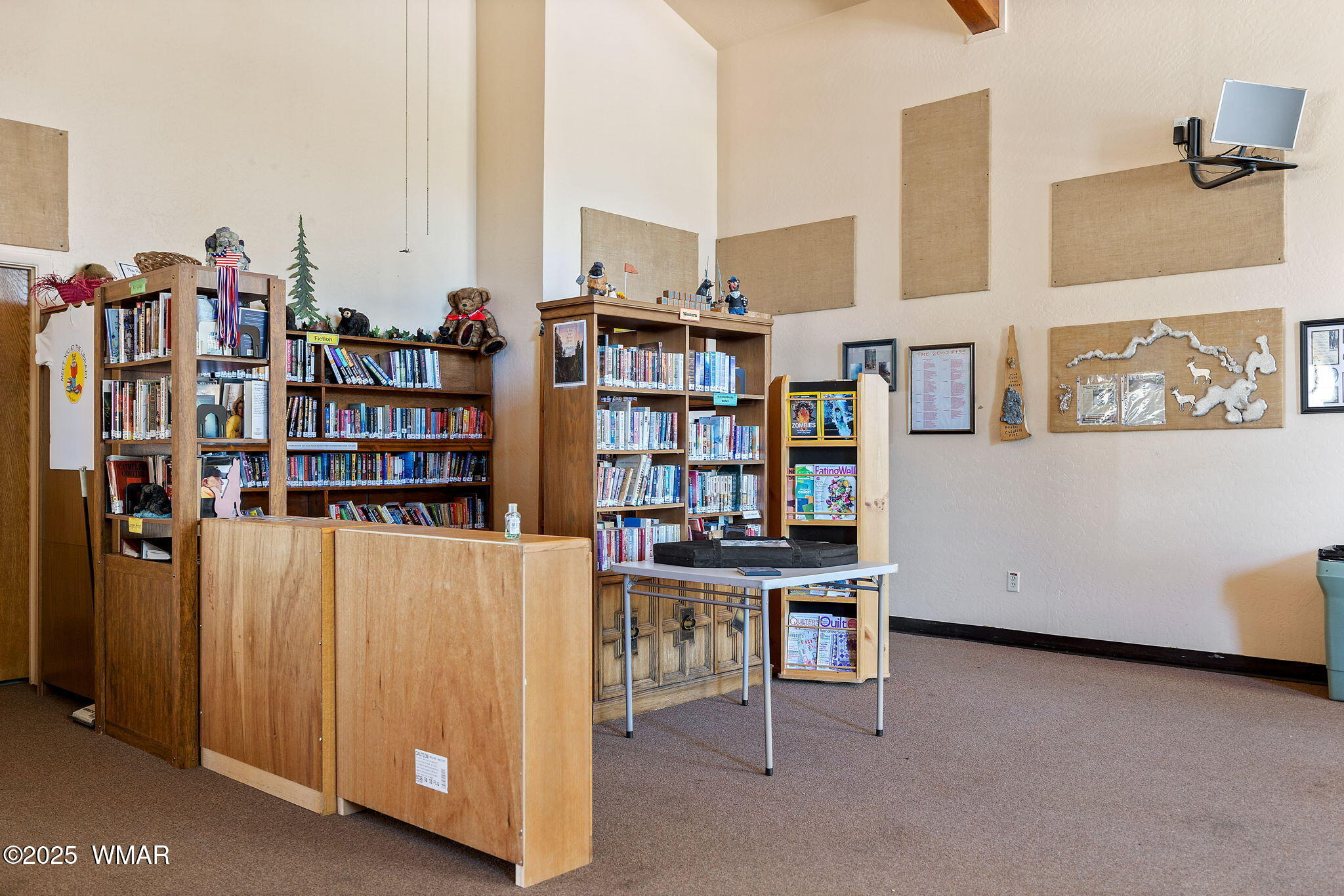 2206 Wrangler Way Overgaard, AZ 85933 - Photo 36 of 38 a view of a workspace with furniture