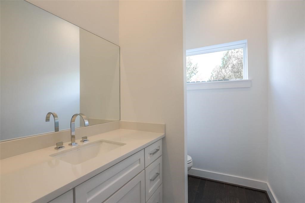 7714 Jacquelyn Oaks Road Houston, TX 77055 - Photo 9 of 19 Powder room **Photos are from previous listing**