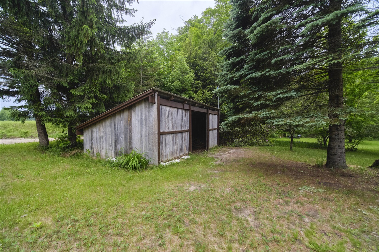 6712 Lumley Road Bear Lake, MI 49614 - Photo 4 of 27