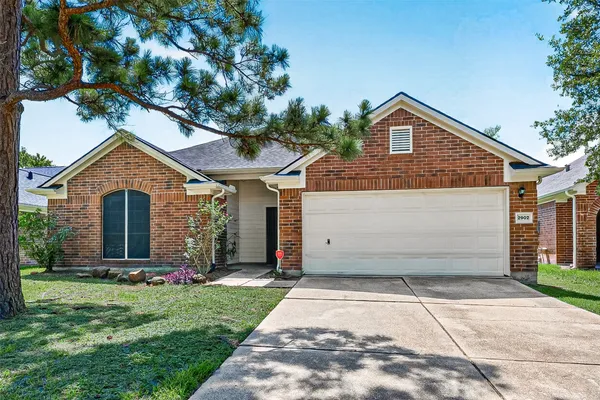 $2,300 | 2902 Burgess Hill Court, Pearland, TX 77584