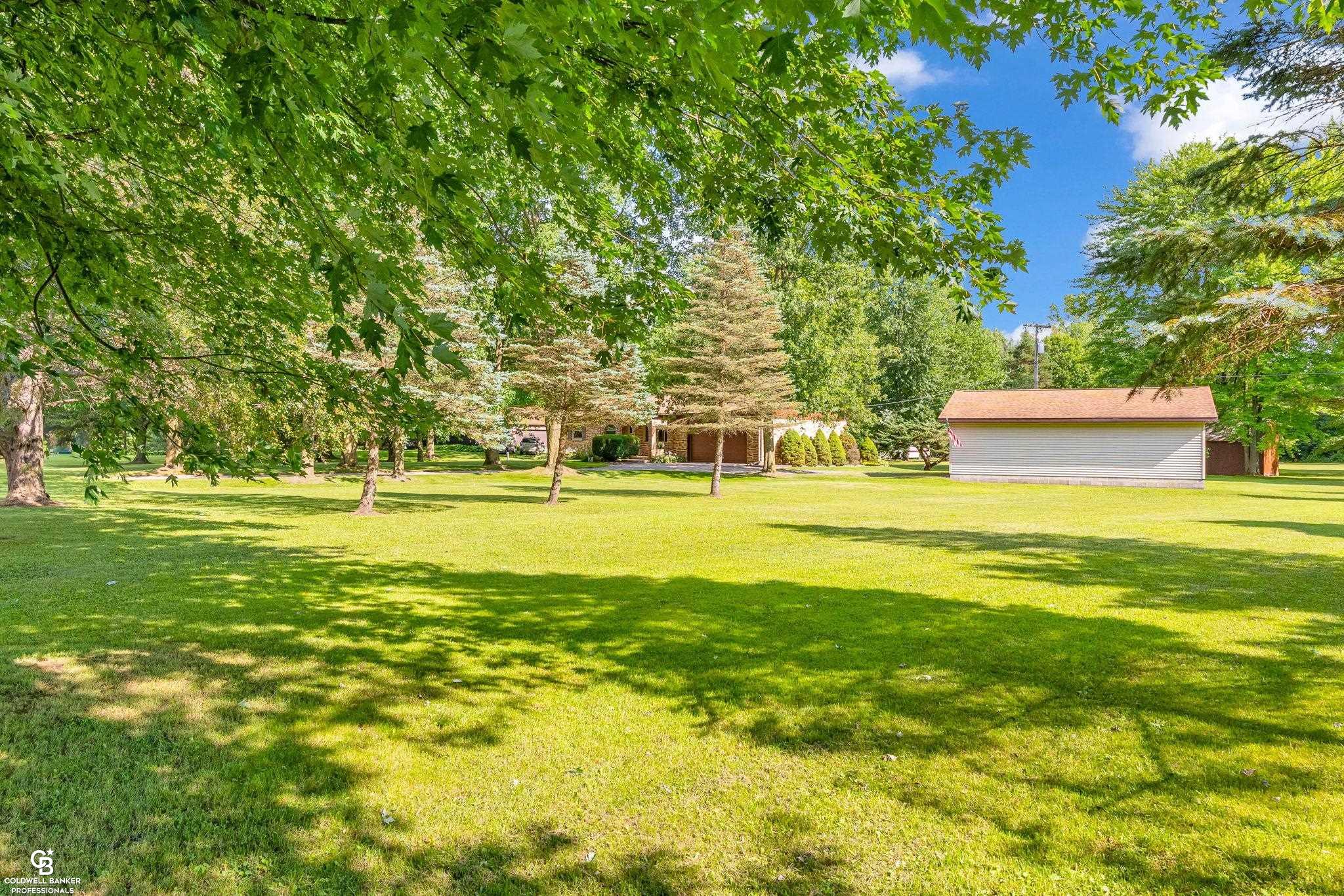 9757 Bartel Road Columbus, MI 48063 - Photo 4 of 43