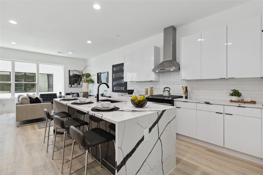 2614 North Carroll Ave Unit 101  