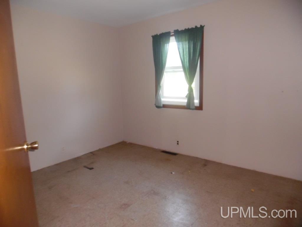 4955 12th Road Escanaba, MI 49829 - Photo 16 of 27