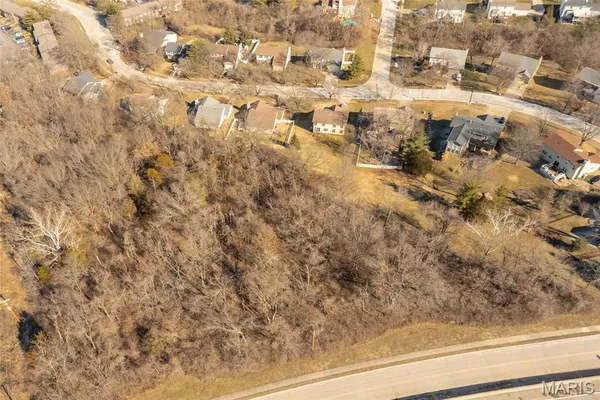 $940,000 | 514 Meramec Station Road, Ballwin, MO 63021