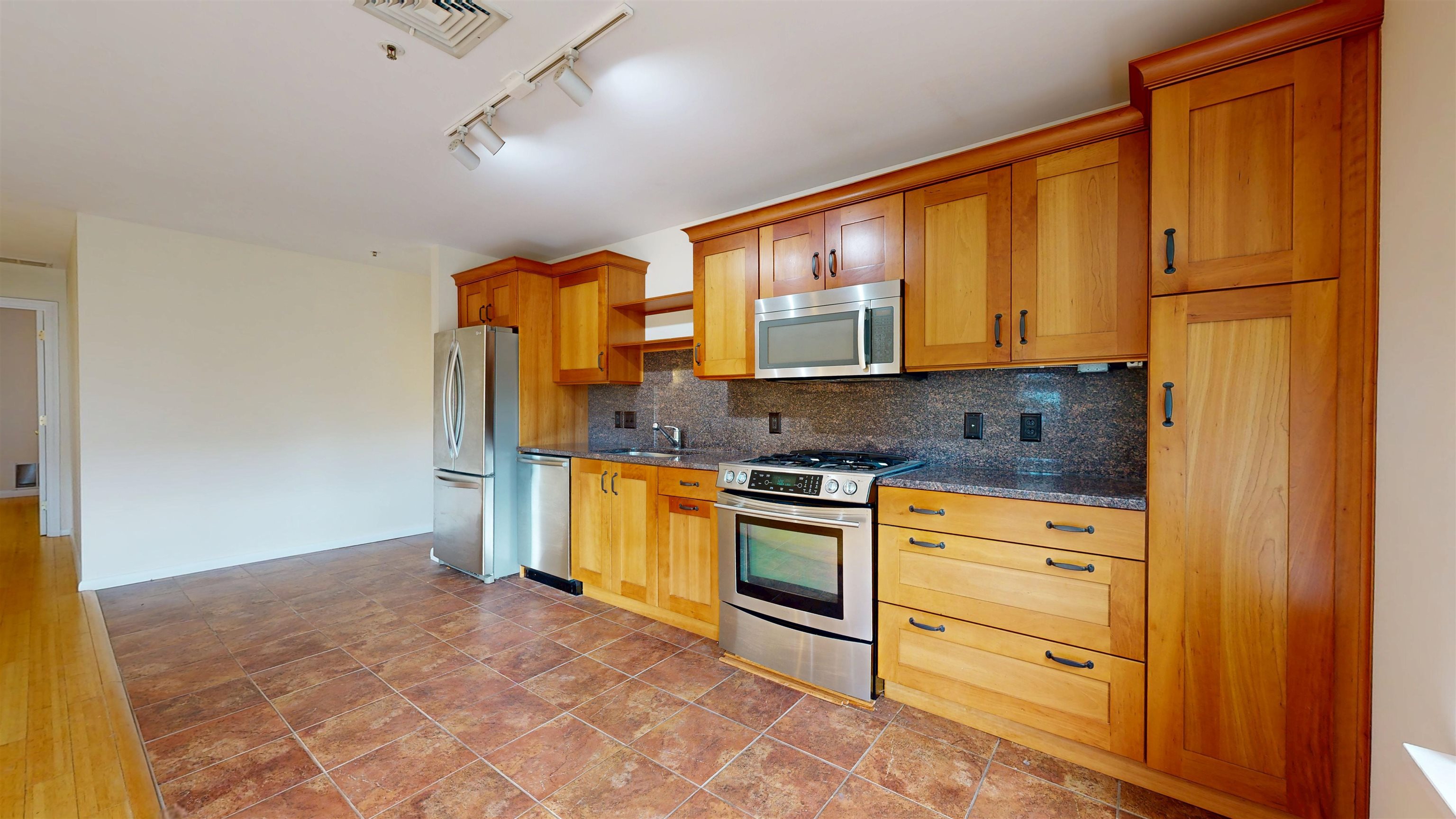 230 College Street, Unit 7 Burlington, VT 05401 - Photo 4 of 15