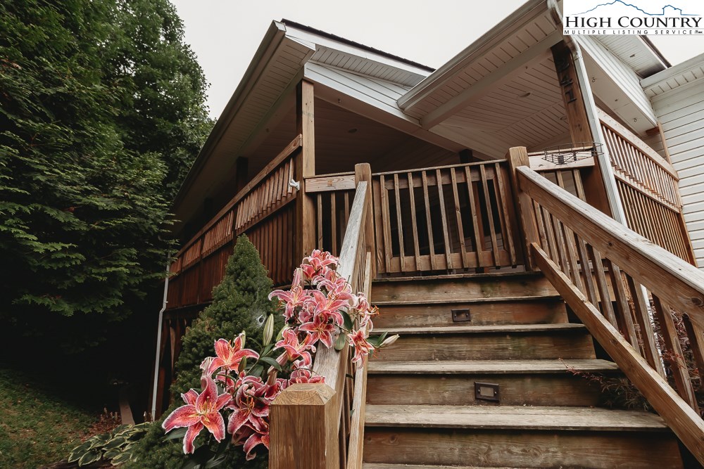 241 Ridgefield Road Boone, NC 28607 - Photo 3 of 35 Gallery Image 3