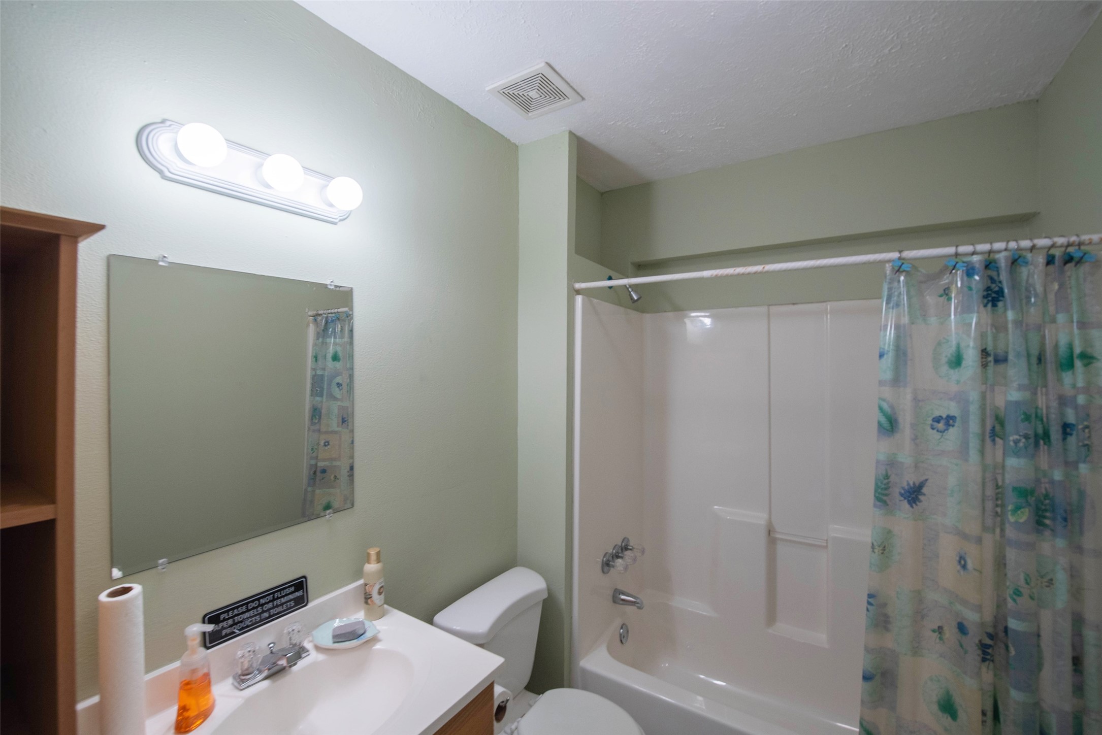 32315 Grove Park Road Waller, TX 77484 - Photo 34 of 40 Apartment full bath measure 9 x 5.