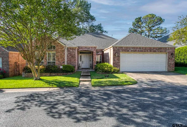 $495,000 | 1418 Hollytree Place, Tyler, TX 75703