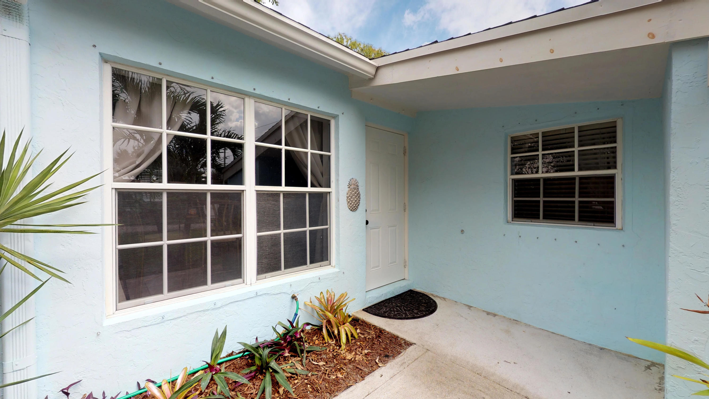 5885 Williamson Road Jupiter, FL 33458 - Photo 5 of 17 CHARMING ENTRY