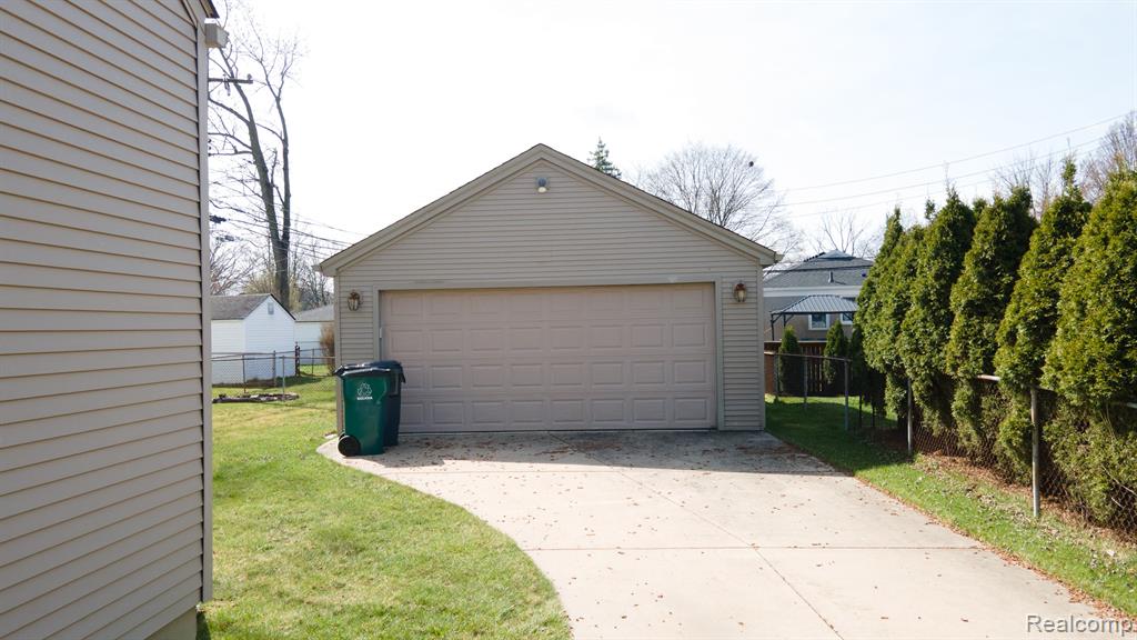 1849 Oxford Road Berkley, MI 48072 - Photo 17 of 53 Gallery Image 17