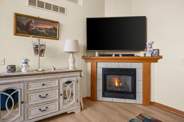 $239,900 | 3805 South Pointe Drive, Unit F, DeKalb, IL 60115