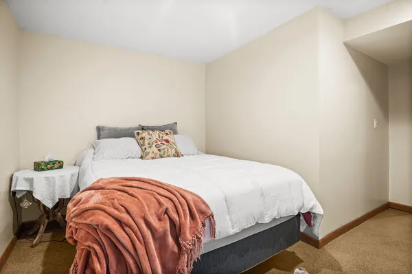 $239,900 | 3805 South Pointe Drive, Unit F, DeKalb, IL 60115