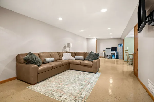 $239,900 | 3805 South Pointe Drive, Unit F, DeKalb, IL 60115