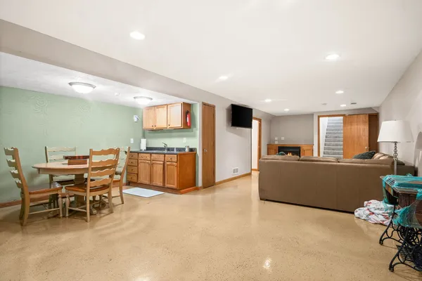 $239,900 | 3805 South Pointe Drive, Unit F, DeKalb, IL 60115