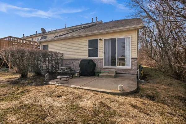 $239,900 | 3805 South Pointe Drive, Unit F, DeKalb, IL 60115
