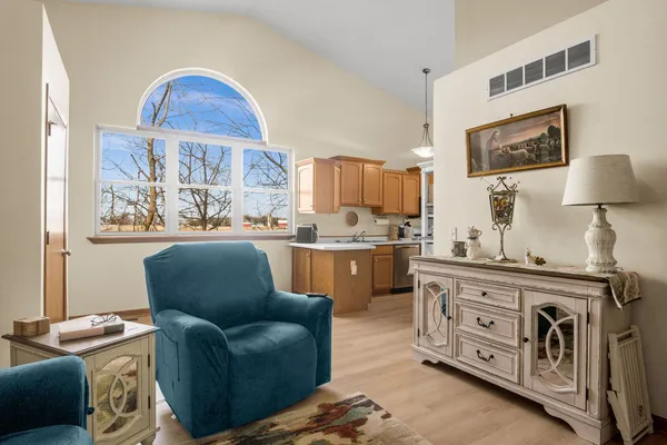 $239,900 | 3805 South Pointe Drive, Unit F, DeKalb, IL 60115