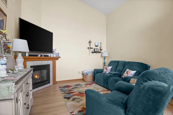 $239,900 | 3805 South Pointe Drive, Unit F, DeKalb, IL 60115