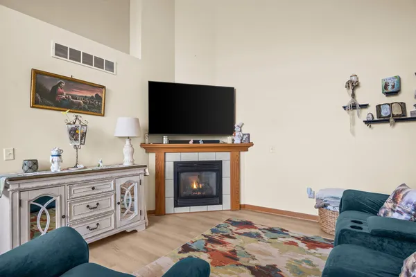 $239,900 | 3805 South Pointe Drive, Unit F, DeKalb, IL 60115