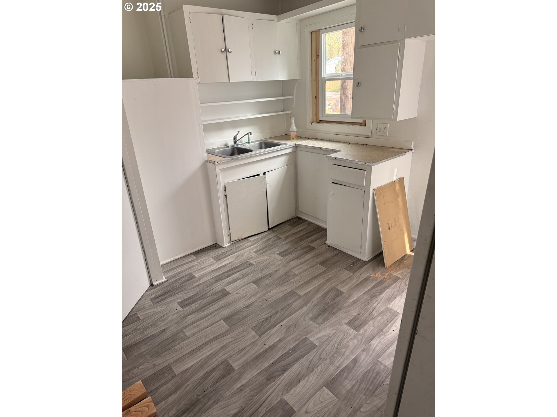 210 Jefferson Street West Huntington, OR 97907 - Photo 6 of 14 a kitchen with a sink stove and cabinets