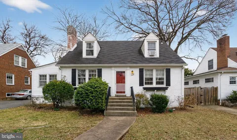 $950,000 | 1639 North Woodstock Street, Arlington, VA 22207