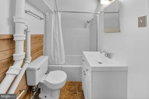 $950,000 | 1639 North Woodstock Street, Arlington, VA 22207