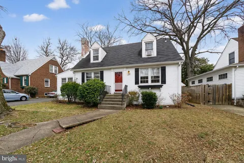 $950,000 | 1639 North Woodstock Street, Arlington, VA 22207
